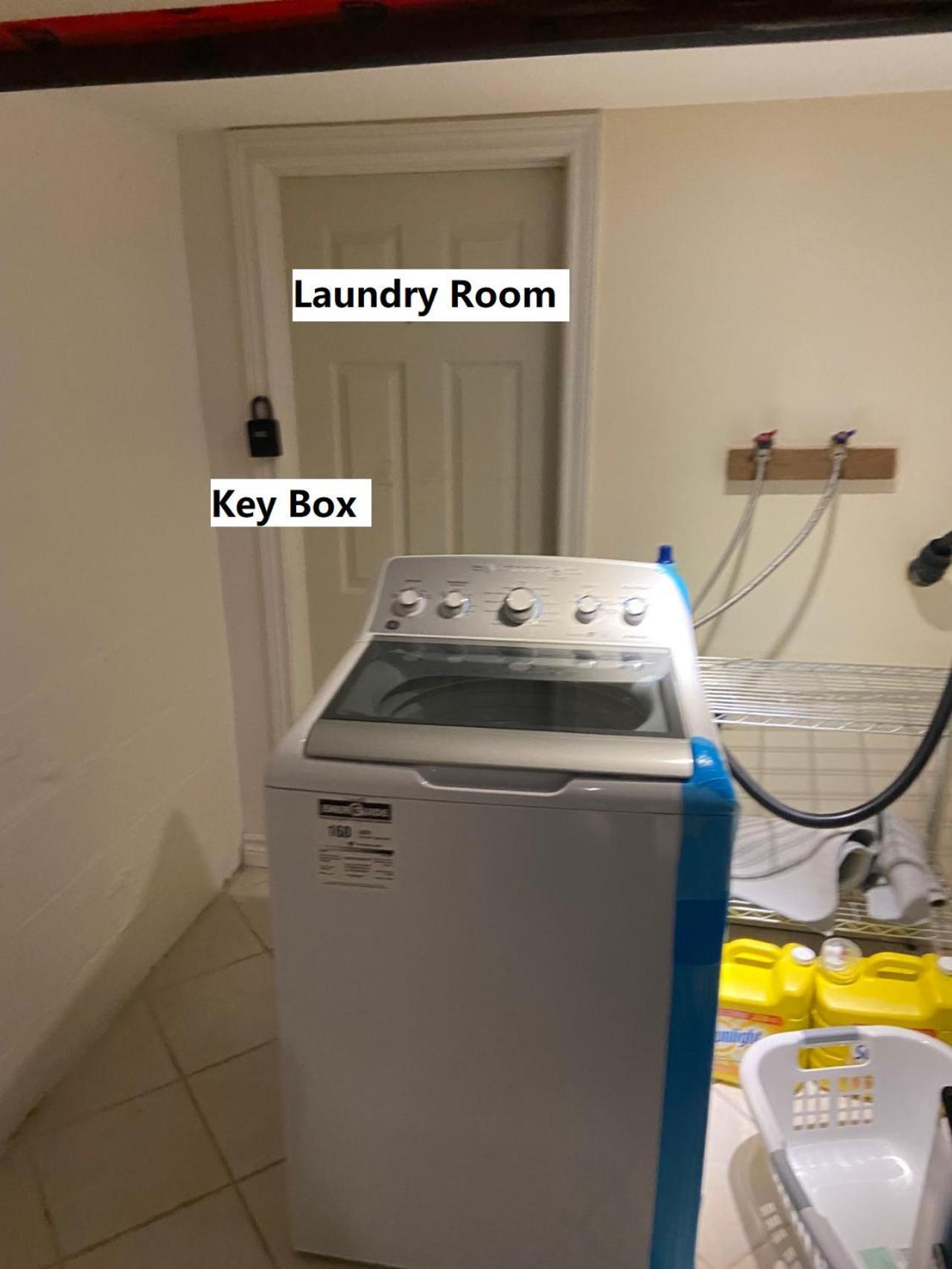 Budget Quad Room With En Suite Bathroom 36B โตรอนโต ภายนอก รูปภาพ